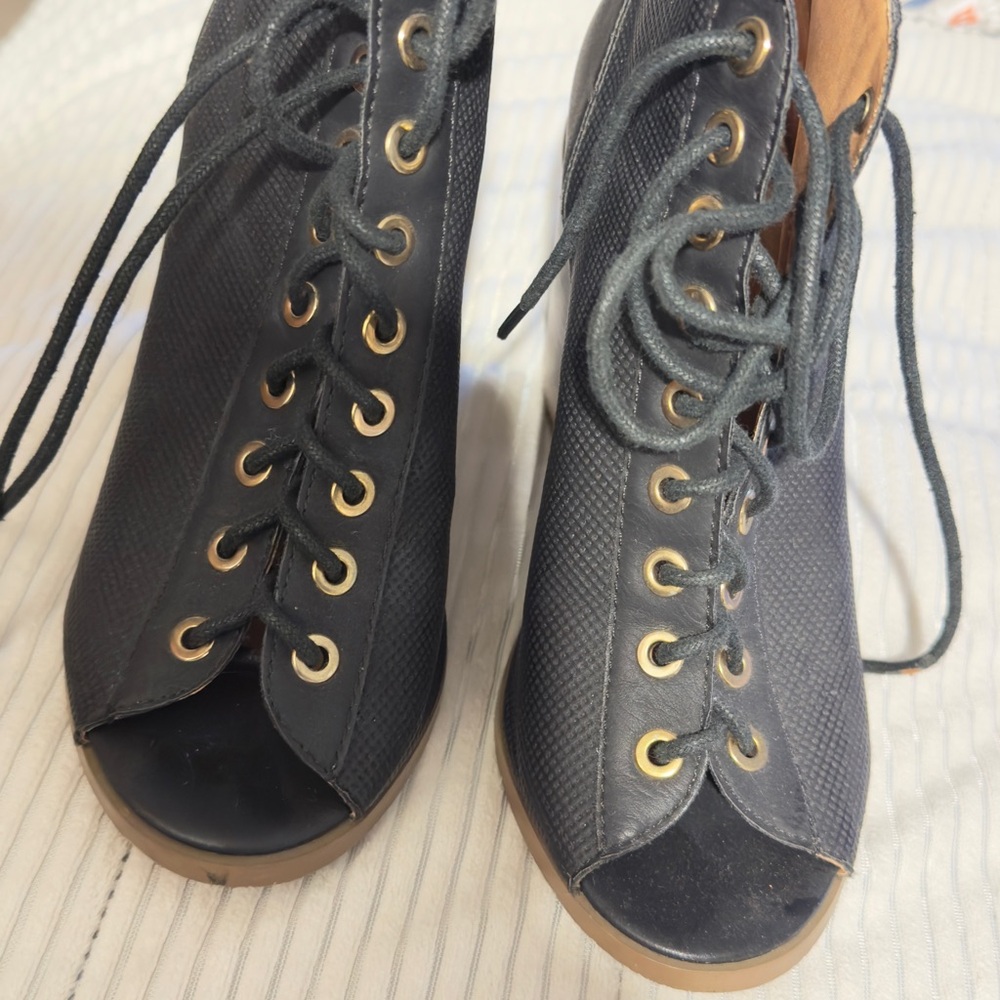 Elegant Black Lace-Up Women's Sandals